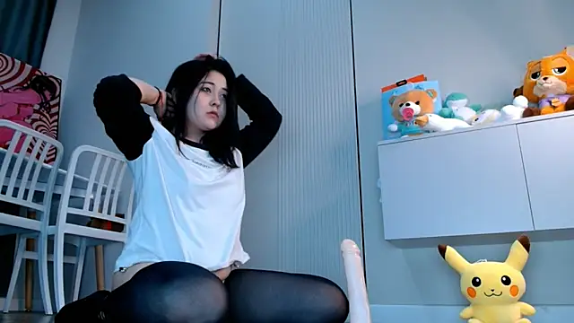 minji snow online show from April 2026 12:53:02 PM