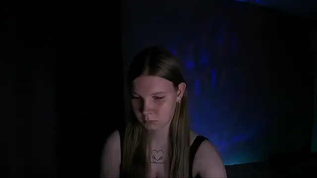 Snapshot of nelli_lux_ chatting on December 2025 07:57:01 PM nelli lux online show from December 2025 07:57:01 PM