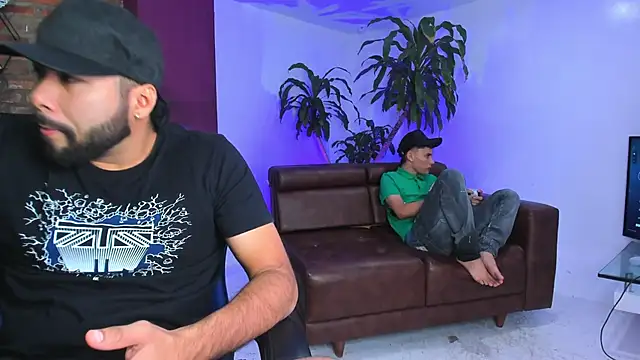 HotThreesoome online show from December 2025 01:05:02 PM