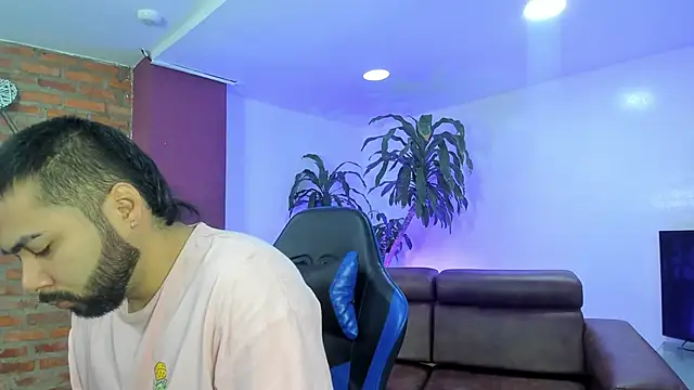 HotThreesoome online show from December 2025 01:04:02 PM