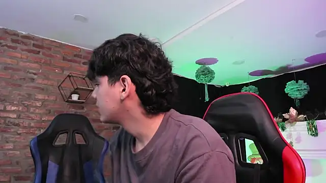 HotThreesoome online show from March 2026 01:00:02 PM