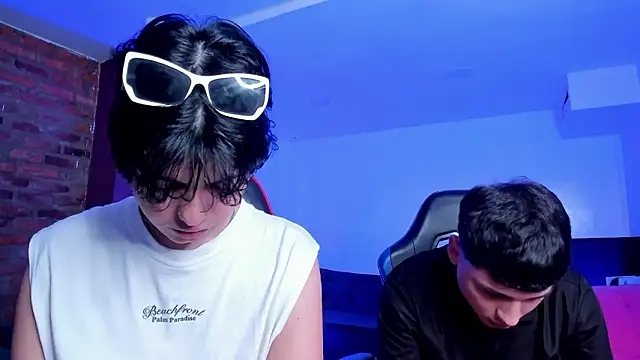 HotThreesoome online show from March 2026 12:21:01 PM