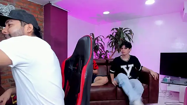 HotThreesoome online show from February 2026 12:23:02 PM