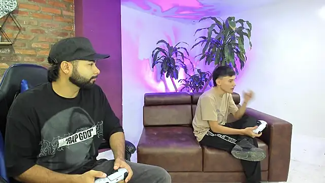 HotThreesoome online show from December 2025 12:53:01 PM