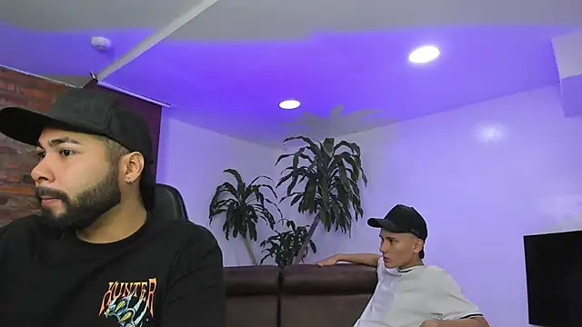 Snapshot of HotThreesoome chatting on December 2025 01:17:02 PM HotThreesoome online show from December 2025 01:17:02 PM