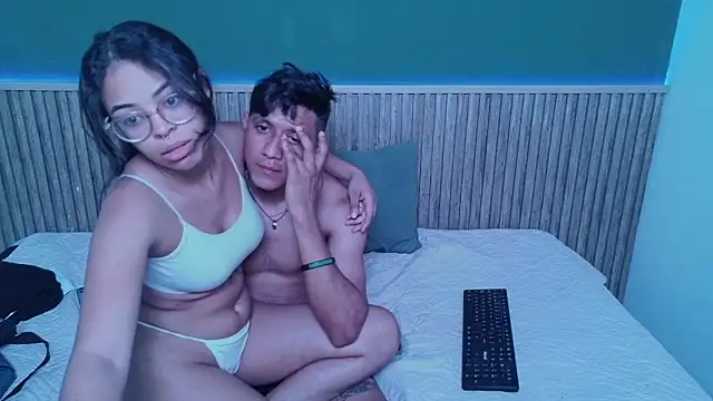 Snapshot of Violet_and_Dylan chatting on December 2025 04:16:01 PM Violet and Dylan online show from December 2025 04:16:01 PM