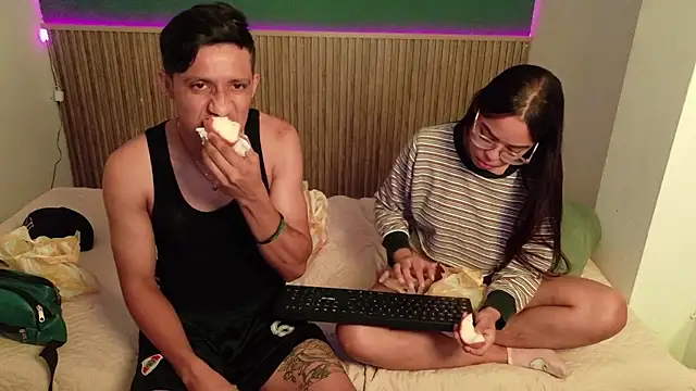 Snapshot of Violet_and_Dylan chatting on December 2025 12:11:01 PM Violet and Dylan online show from December 2025 12:11:01 PM