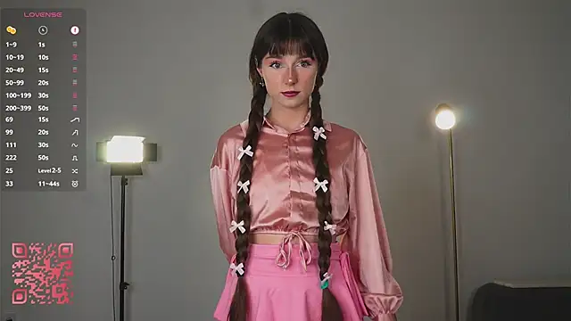 Lanenger online show from December 2025 08:55:02 PM