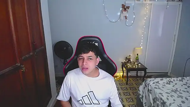 Snapshot of paul_crewe chatting on December 2025 07:35:01 PM paul crewe online show from December 2025 07:35:01 PM