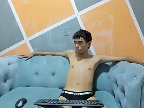 Snapshot of noah_pierce chatting on December 2025 01:43:02 AM noah pierce online show from December 2025 01:43:02 AM