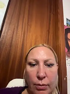 Snapshot of _DaLiDa_ chatting on December 2025 05:55:02 PM DaLiDa online show from December 2025 05:55:02 PM