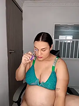 Snapshot of Valeriaa_21 chatting on April 2026 08:21:01 PM Valeriaa 21 online show from April 2026 08:21:01 PM