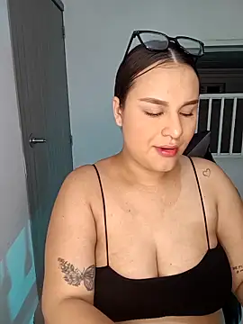 Snapshot of Valeriaa_21 chatting on April 2026 03:13:01 AM Valeriaa 21 online show from April 2026 03:13:01 AM