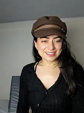 Snapshot of saasha_Petit chatting on March 2026 10:33:02 AM saasha Petit online show from March 2026 10:33:02 AM