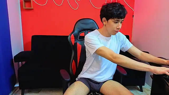 Neo Twink online show from December 2025 07:39:02 PM