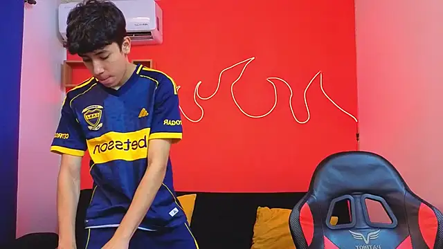 Neo Twink online show from February 2026 01:24:01 PM