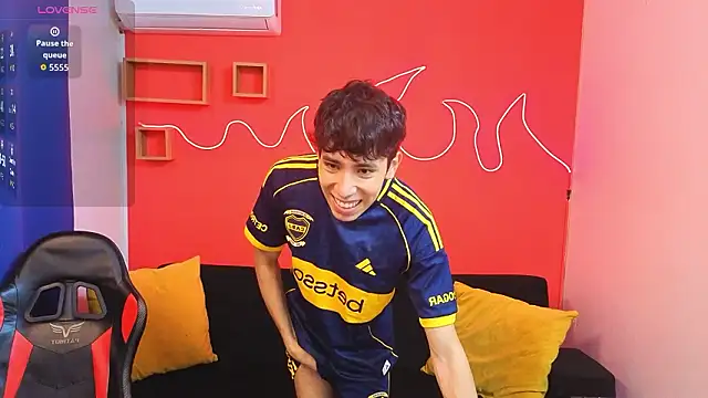 Neo Twink online show from February 2026 07:10:02 PM