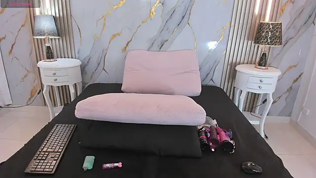 AprillRoss online show from May 2026 01:57:01 PM