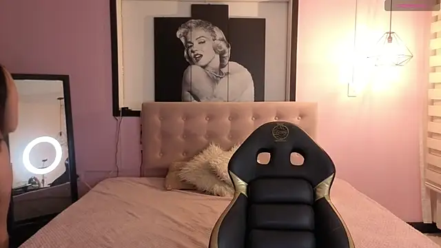 Sara valderrama  online show from April 2026 11:50:01 AM