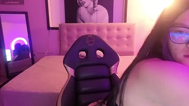 Sara valderrama  online show from April 2026 01:12:02 PM