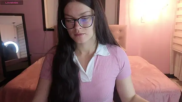 Snapshot of Sara_valderrama_ chatting on June 2026 01:00:02 PM Sara valderrama online show from June 2026 01:00:02 PM
