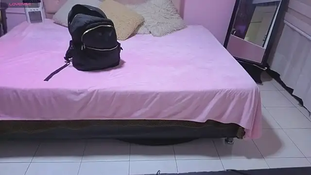 Snapshot of Sara_valderrama_ chatting on May 2026 12:56:01 PM Sara valderrama online show from May 2026 12:56:01 PM