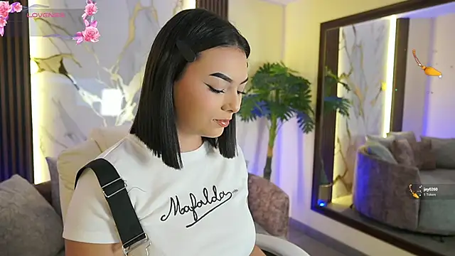 Snapshot of LiaWheeler chatting on December 2025 07:01:01 PM LiaWheeler online show from December 2025 07:01:01 PM