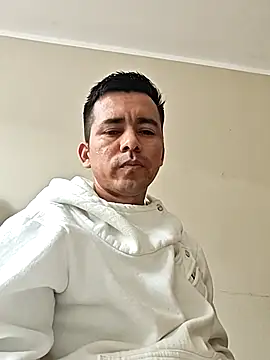 Snapshot of Robehts chatting on December 2025 09:14:02 PM Robehts online show from December 2025 09:14:02 PM