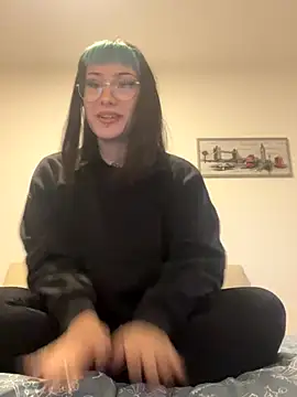 Snapshot of kiraquiin chatting on December 2025 03:06:02 PM kiraquiin online show from December 2025 03:06:02 PM