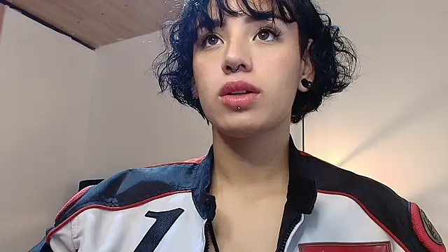 Kiara Fox   online show from February 2026 05:20:01 PM