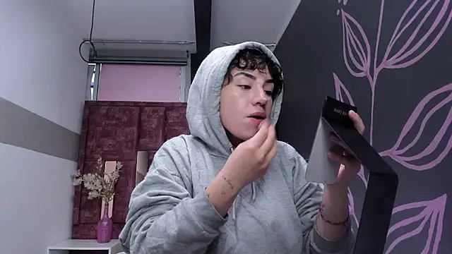 Kiara Fox   online show from March 2026 11:01:01 AM