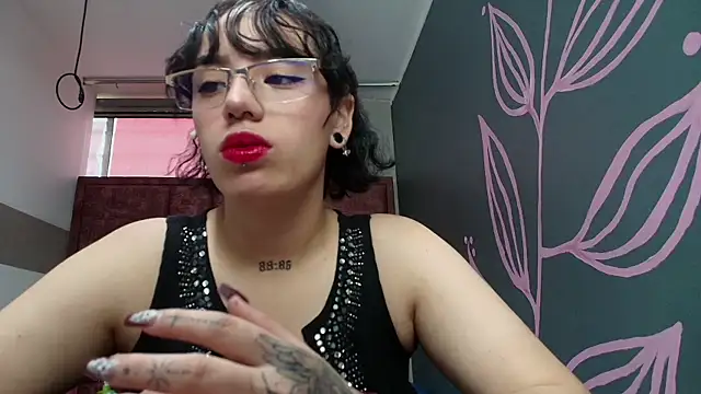 Snapshot of Kiara_Fox__ chatting on April 2026 08:57:02 PM Kiara Fox online show from April 2026 08:57:02 PM