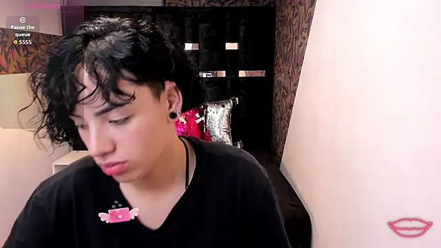 Kiara Fox   online show from January 2026 12:30:01 PM