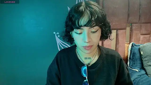 Snapshot of Kiara_Fox__ chatting on May 2026 09:34:02 PM Kiara Fox online show from May 2026 09:34:02 PM