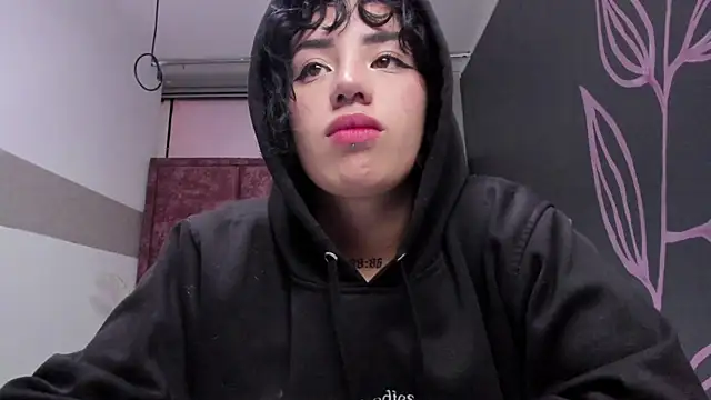 Kiara Fox   online show from April 2026 10:00:02 AM