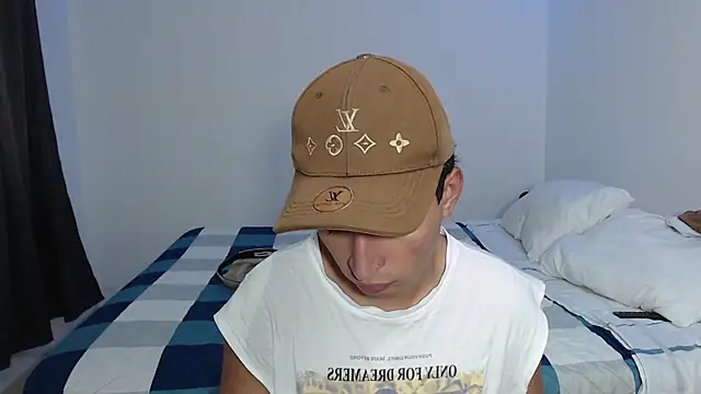 Snapshot of Dave_hot1 chatting on December 2025 08:36:01 PM Dave hot1 online show from December 2025 08:36:01 PM