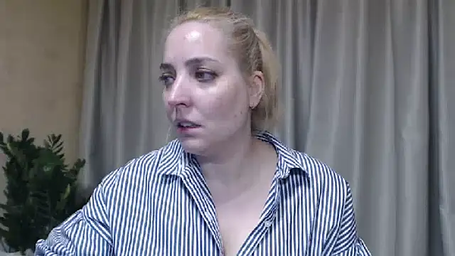 Snapshot of sweetpussy chatting on May 2026 03:49:01 PM sweetpussy online show from May 2026 03:49:01 PM