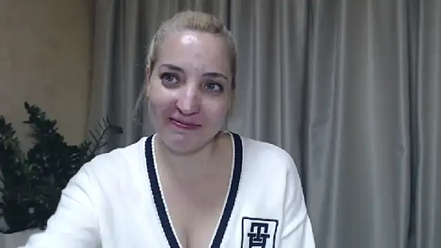 Snapshot of sweetpussy chatting on October 2025 10:05:02 AM sweetpussy online show from October 2025 10:05:02 AM