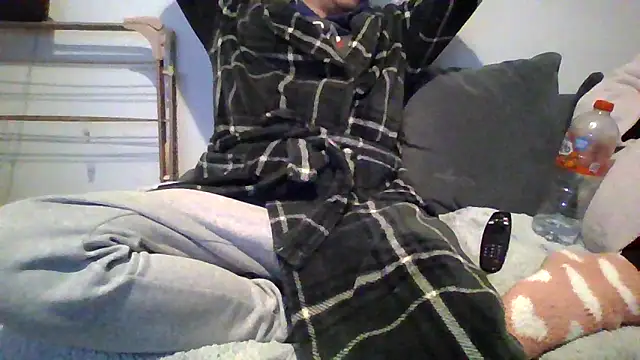 Snapshot of Ronnieedge chatting on December 2025 07:17:01 PM Ronnieedge online show from December 2025 07:17:01 PM