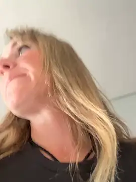 alluringpixie online show from April 2026 08:45:01 PM