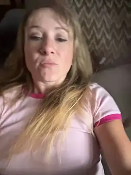 alluringpixie online show from April 2026 04:52:02 PM