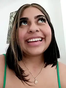 Snapshot of MariaPaula22_ chatting on December 2025 08:59:02 PM MariaPaula22 online show from December 2025 08:59:02 PM