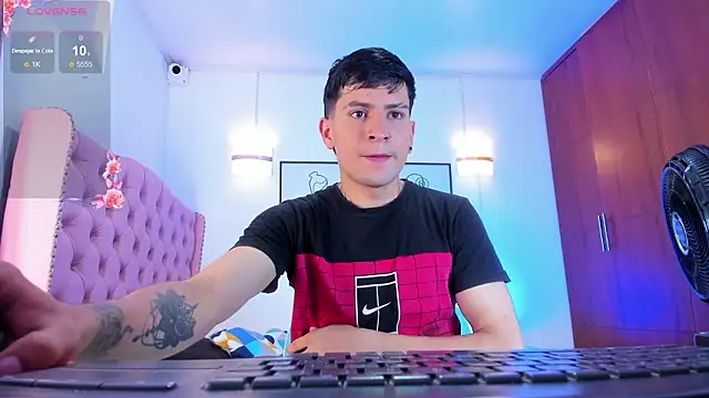 vaalentiino online show from March 2026 08:13:01 PM