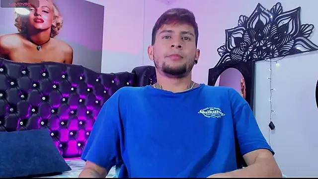 Snapshot of vaalentiino chatting on December 2025 10:26:02 PM vaalentiino online show from December 2025 10:26:02 PM