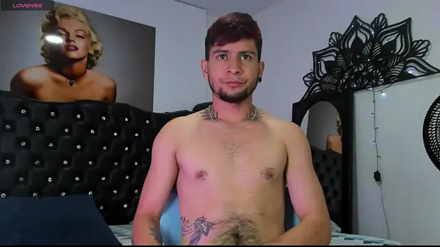 Snapshot of vaalentiino chatting on December 2025 06:25:01 PM vaalentiino online show from December 2025 06:25:01 PM