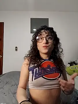 Snapshot of little__ammy chatting on February 2026 02:07:02 AM little ammy online show from February 2026 02:07:02 AM