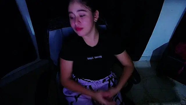 Snapshot of mia_walker22 chatting on December 2025 04:17:01 AM mia walker22 online show from December 2025 04:17:01 AM