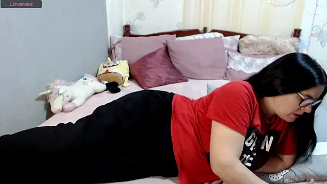 SashaBond online show from December 2025 10:17:02 AM