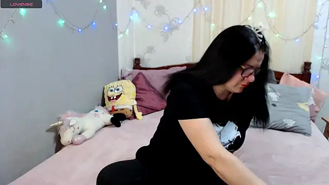 Snapshot of SashaBond chatting on December 2025 08:07:01 AM SashaBond online show from December 2025 08:07:01 AM