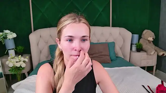 Lina Sinerz online show from July 2026 03:42:02 PM